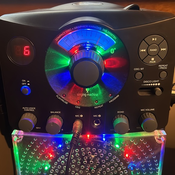 Singing machine. Used a few times. Original box. - Picture 2 of 5